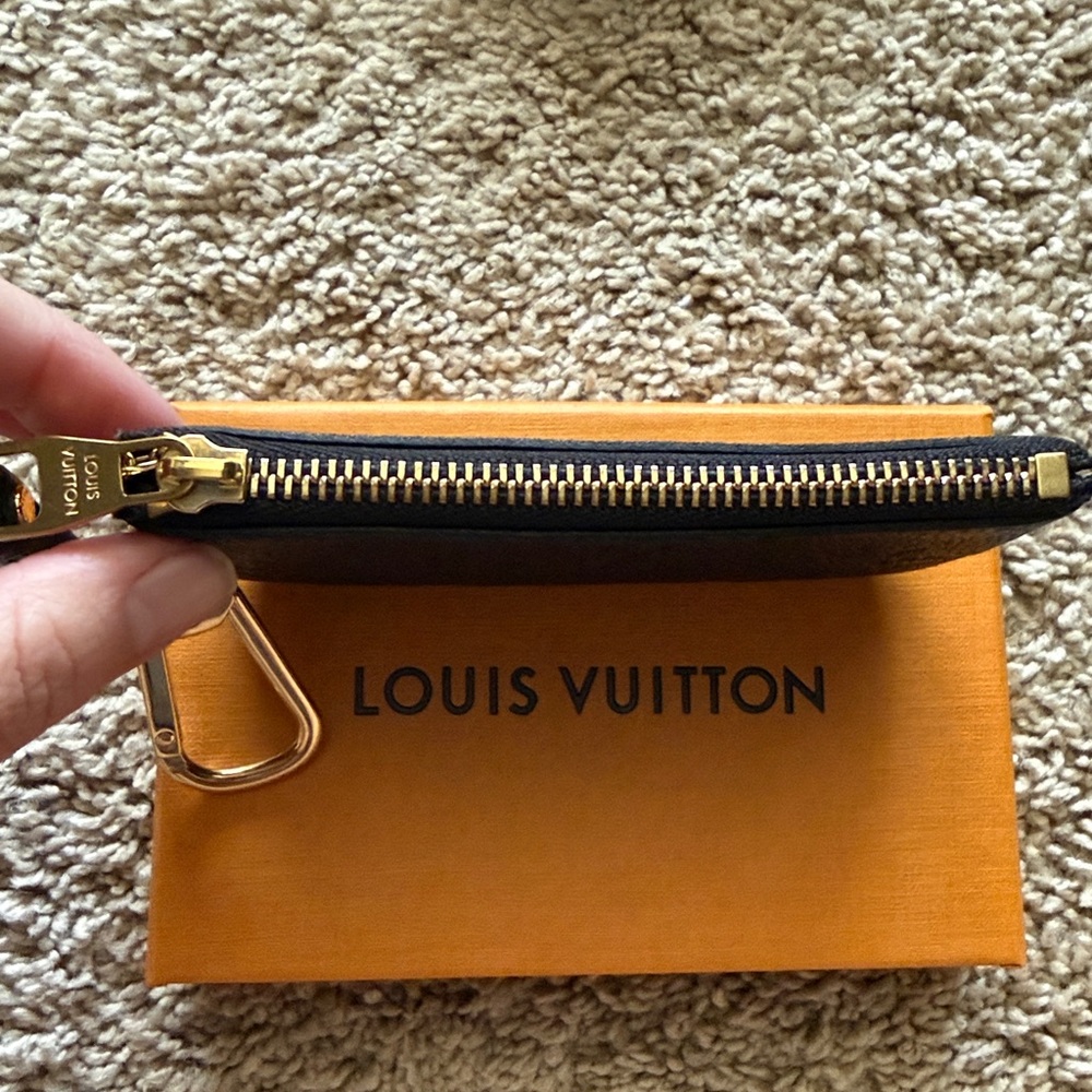 Louis Vuitton Black Monogram Key Holder - Picture 3 of 4